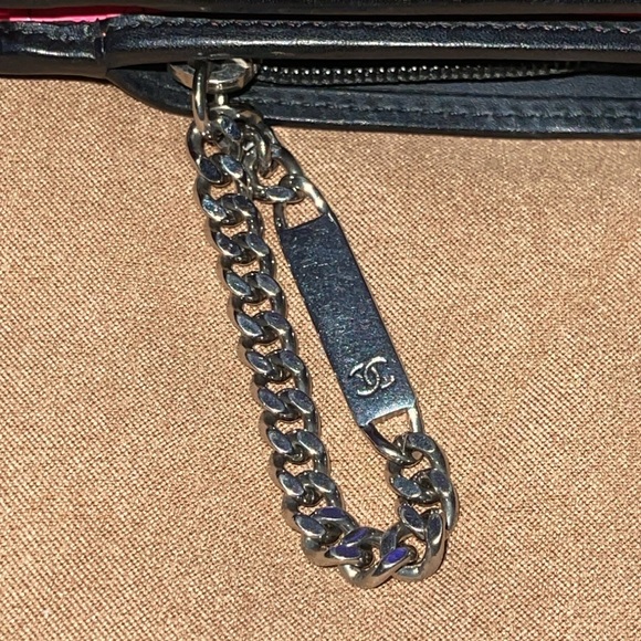 Chanel preloved cambon French wallet in great condition has authentic sticker. - Picture 3 of 14